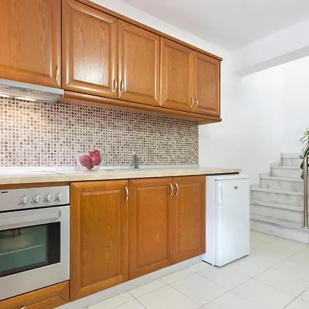 Rani Apartment *